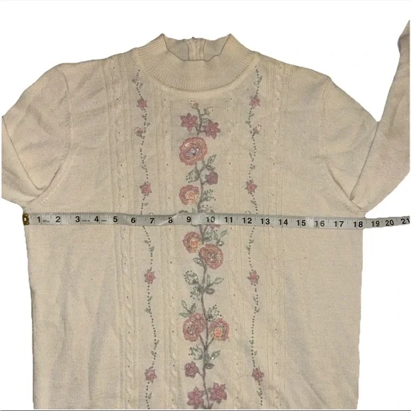 Vintage Alfred Dunner Sweater M Petite Cream Purple Floral Embroidered Grandma - Picture 2 of 4
